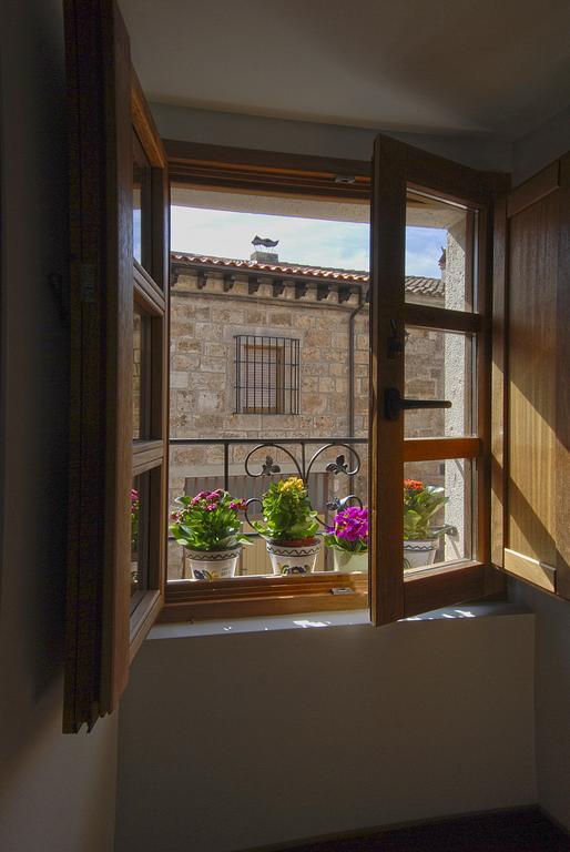 Hostal-Bar Restaurante "La Fuente" Rabé de las Calzadas 외부 사진